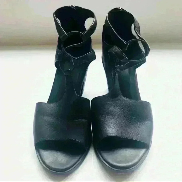 Eileen Fisher Doe Strappy Block Heeled Sandals - Picture 3 of 9